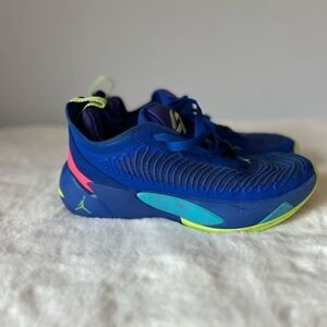 Air Jordan Luka 1 GS Basketball Shoe Big Kids Size 6.5 Youth